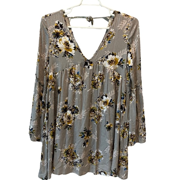 NWT Altar’d State Tunic Top Bell Sleeve Flowy Rodeo Nashville Floral Size Medium - Picture 2 of 5